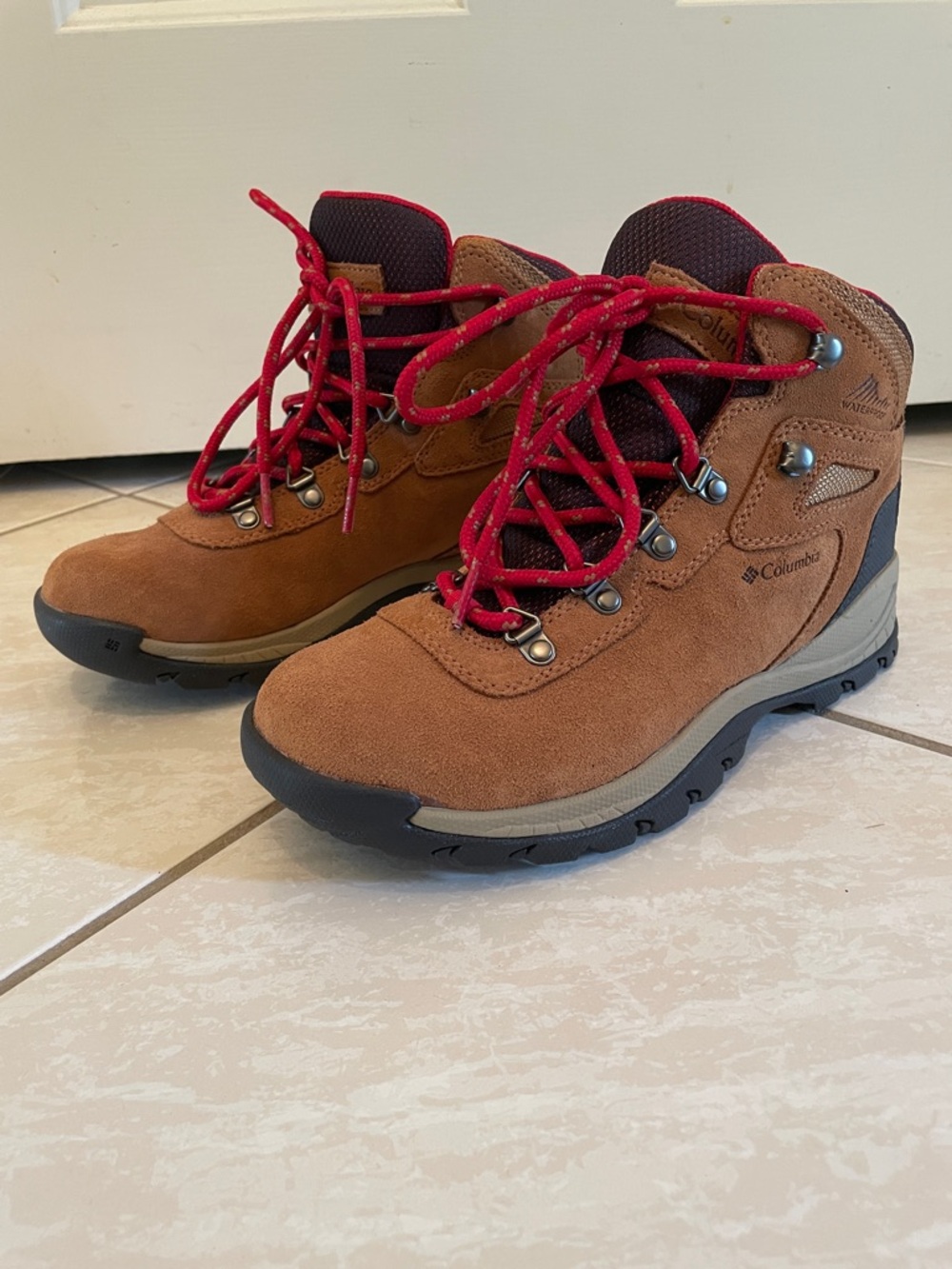 Columbia Tan Suede Hiking Boots with Red Laces